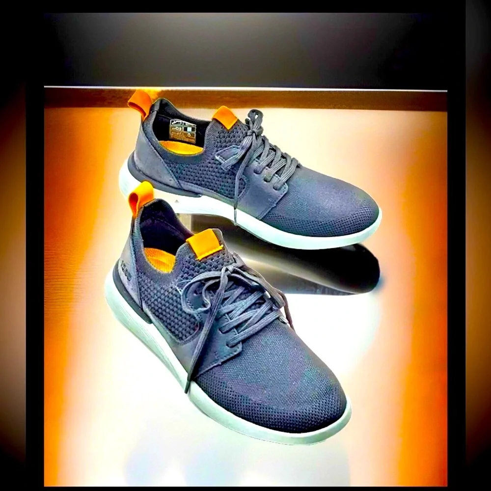 IZOD “Bannister”Lightweight Stretch Textile Memory Foam/Flexible Outsole Sneaker